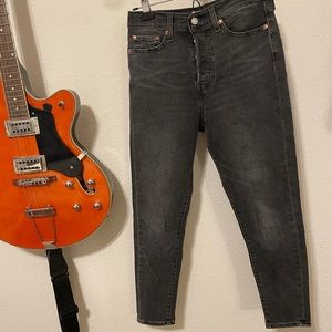 Levi’s wedgie skinny black jean size 28